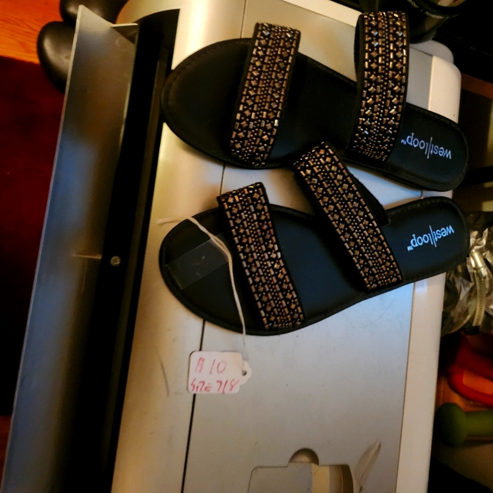 West loop style sandals size 7 8